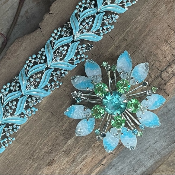 Coro Enamel & Rhinestone Brooch & Bracelet Set Pastel Blue - Picture 2 of 15